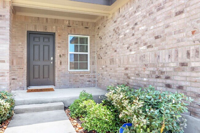 Foto del edificio - "Charming 4-Bedroom Retreat with Spacious ...