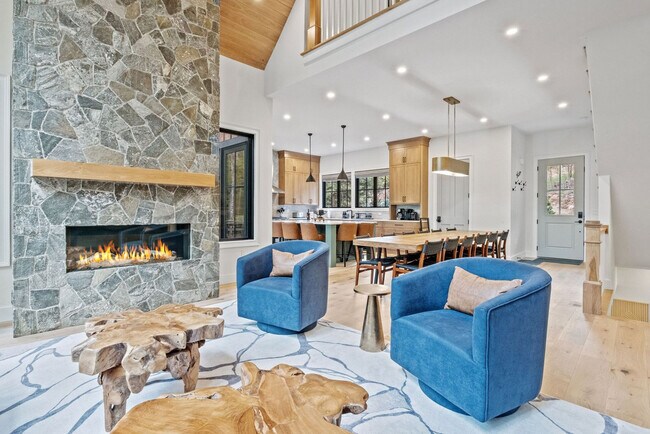 Foto del edificio - 108 Crooked Mountain Rd
