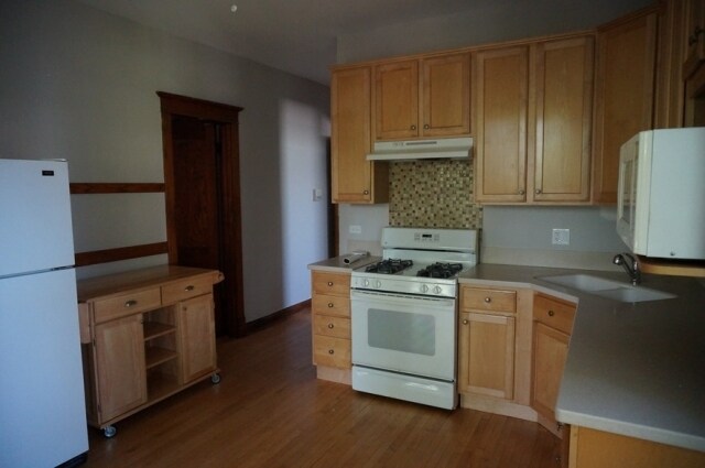 Building Photo - 3431 W Medill Ave