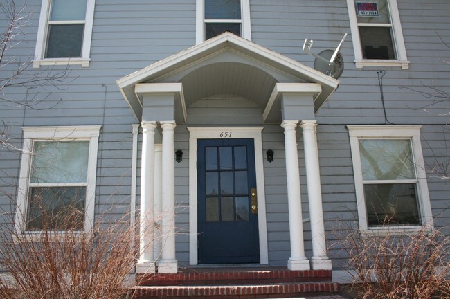 Foto del edificio - 651 Elko Ave
