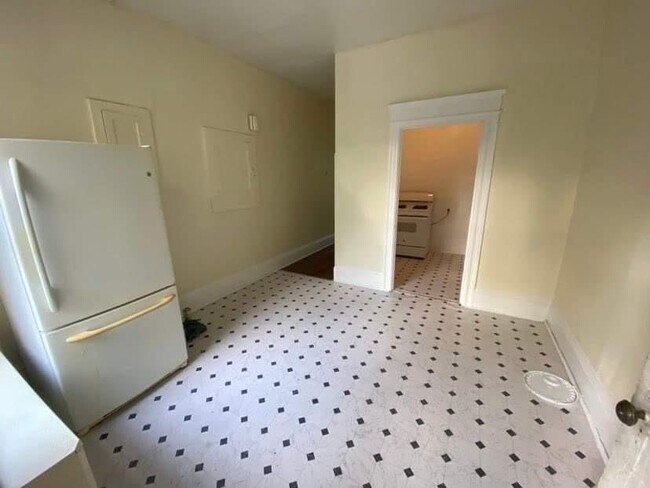 Building Photo - 18-22 Jewett Place