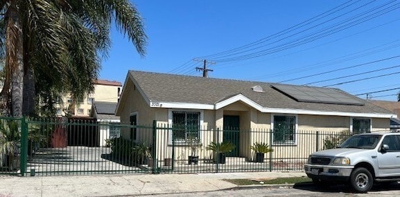 Frente de la propiedad - 3321 W 63rd St