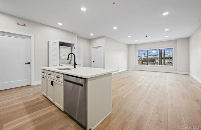 Building Photo - 80 Division St