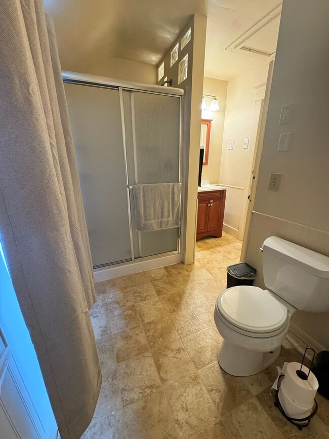 Building Photo - 1107 E Augusta Ave