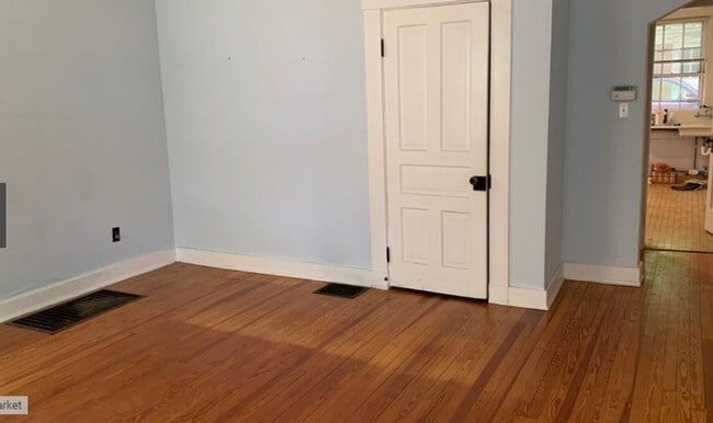 Family Room/Bedroom 3 - 318 Emming St