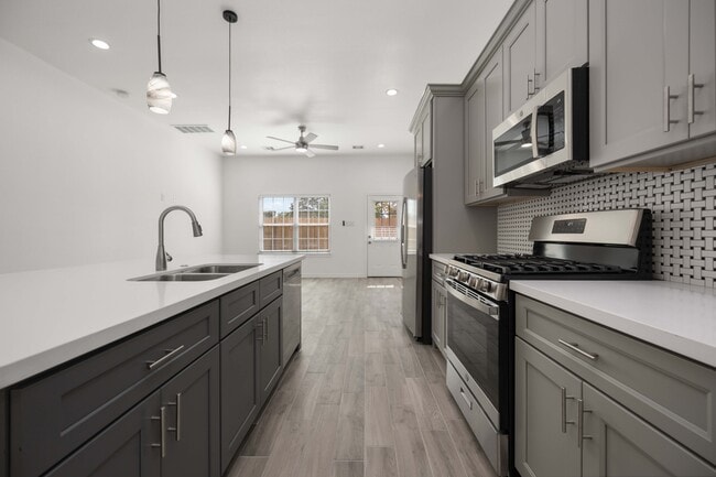 Foto del edificio - 4406 Sterling St