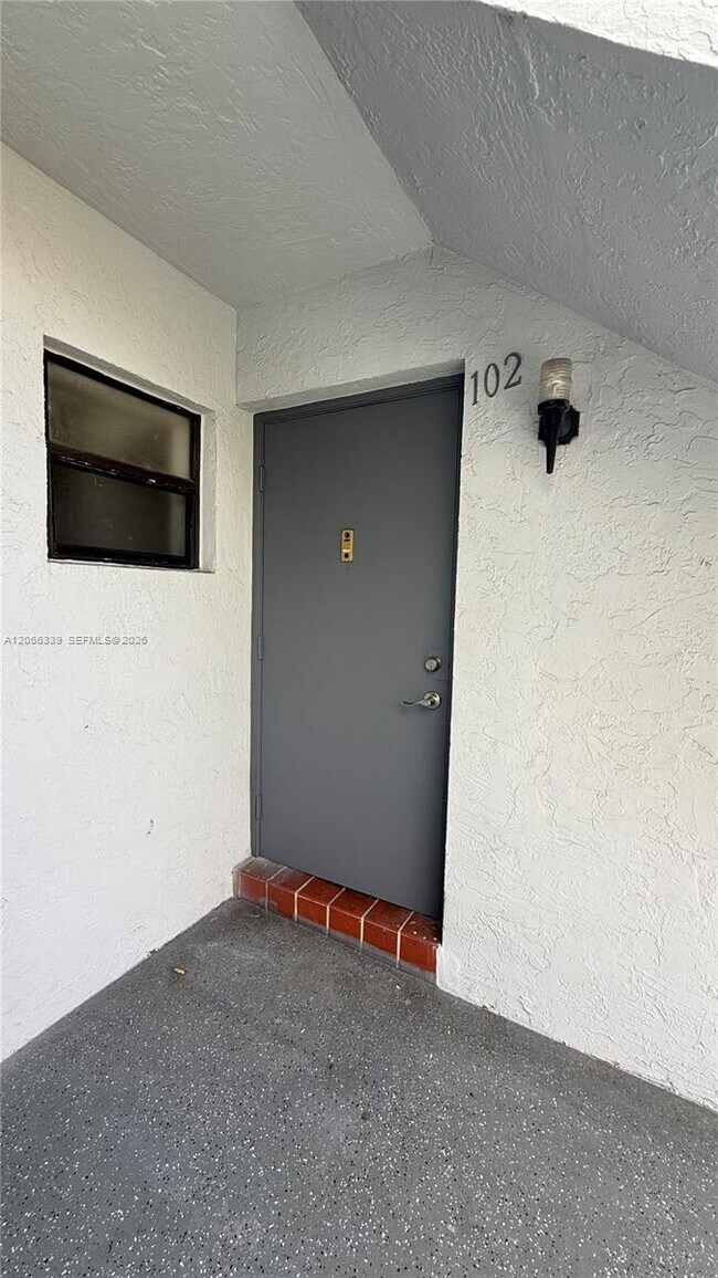 Building Photo - 2750 W 63rd Pl