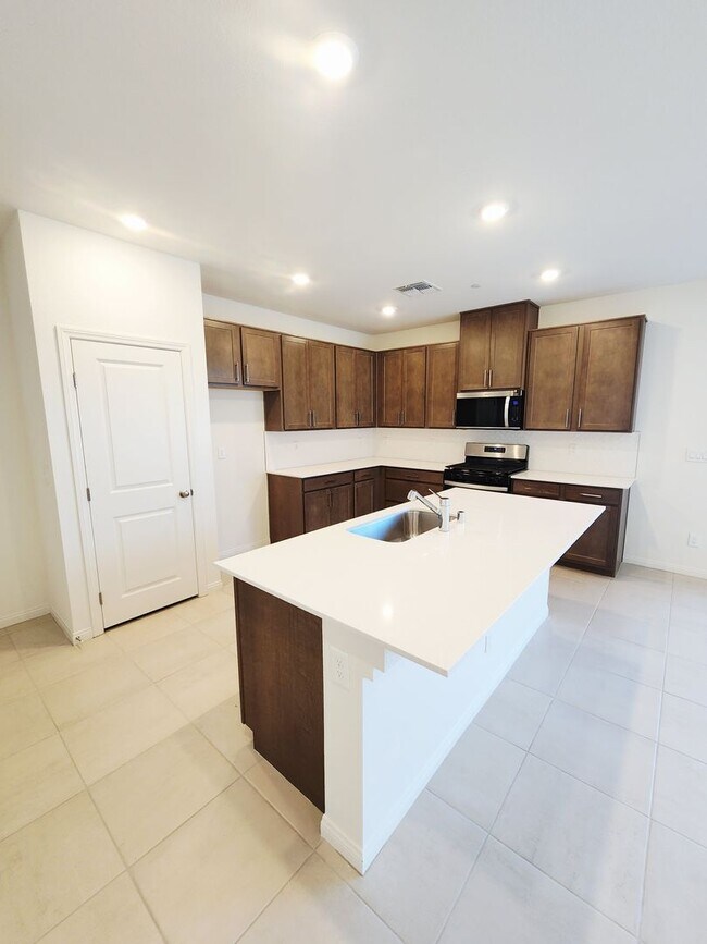 Foto del edificio - Modern Family Living on Tricase Street - 3...