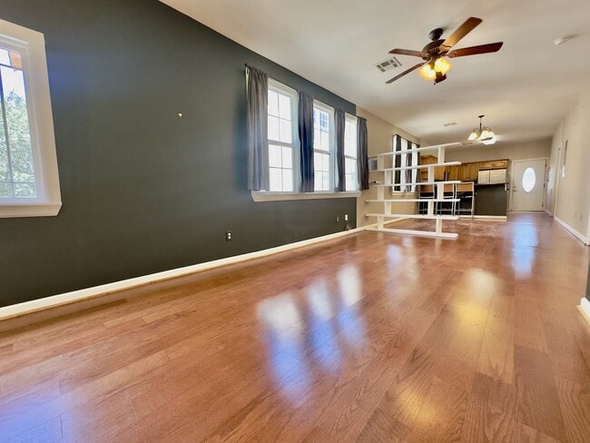 Foto del edificio - 3517 Louisiana Ave Pkwy