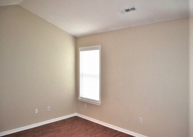 Building Photo - 14 Candor Pl