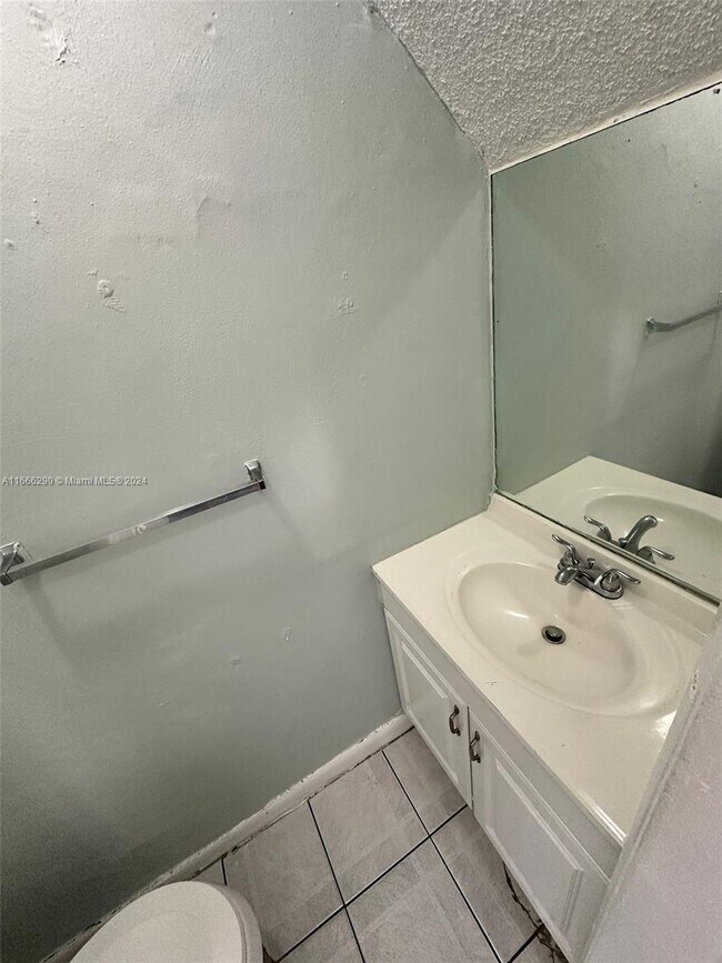 Building Photo - 4370 NW 11th St