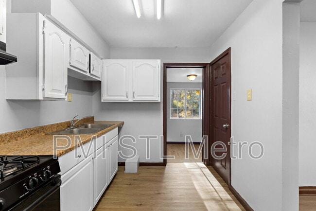 Building Photo - 2546 Main St