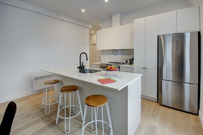 Photo du bâtiment - 2312 Rue Sainte-Catherine E