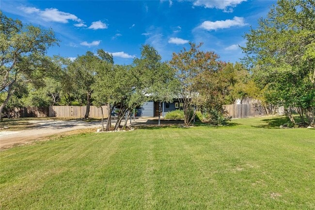 Building Photo - 10110 Lake Ridge Dr