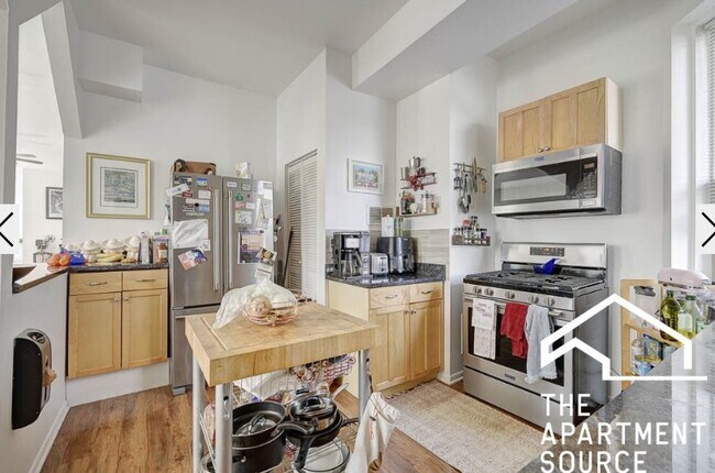 Foto del edificio - 2732 W Chicago Ave