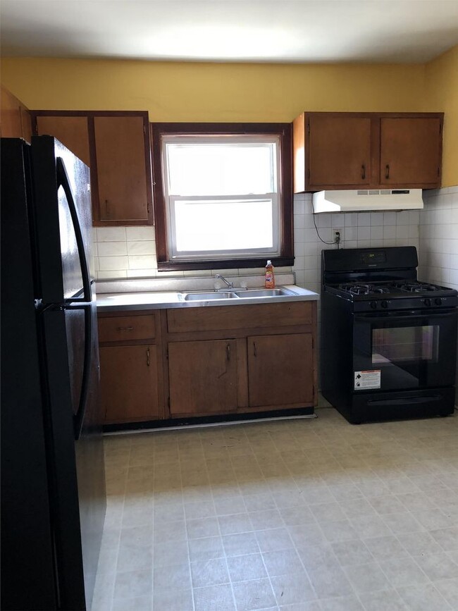 Building Photo - 4319 Towle Avenue