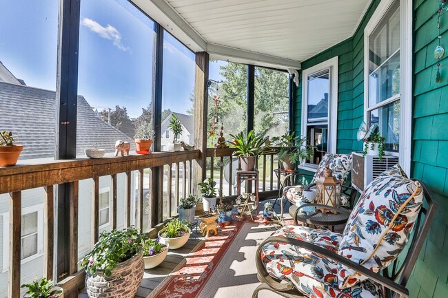 Screened Porch - 247 Walnut St