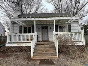 Building Photo - 1321 Willow Dr