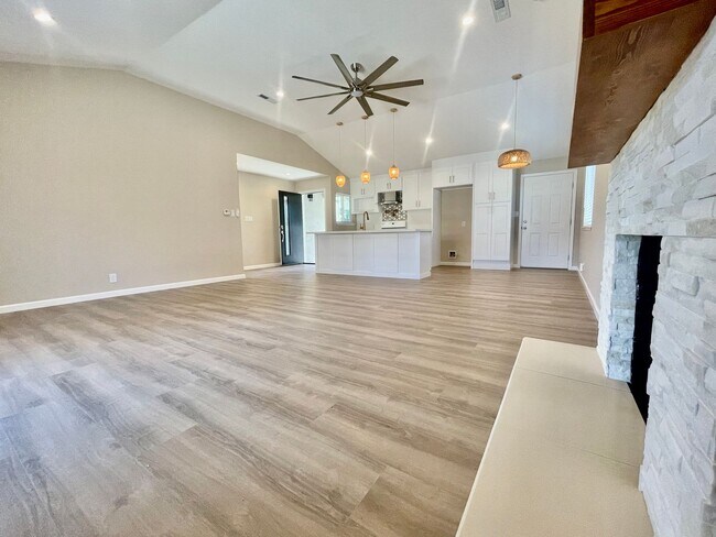 Building Photo - NEW Fully Renovated 4bed 2Bath Luxury Home !!