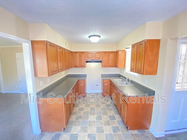 Building Photo - 3781 Marwood St