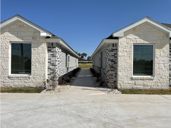 Building Photo - 3637 Moreland Dr