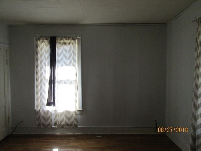 Building Photo - 922 Robinson Ave