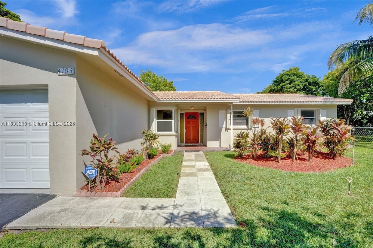 Foto principal - 4103 NW 75th Ave