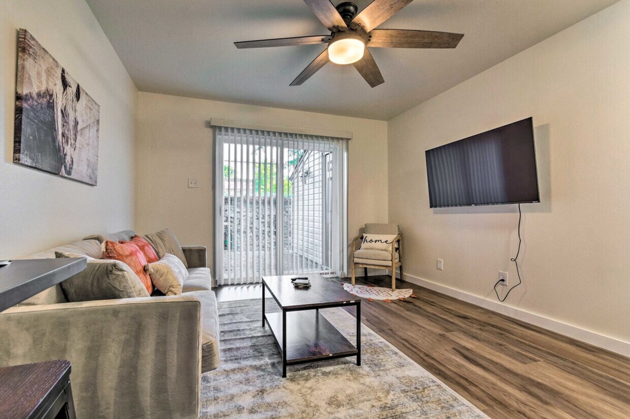 Foto principal - 650 Jack Stephens Dr