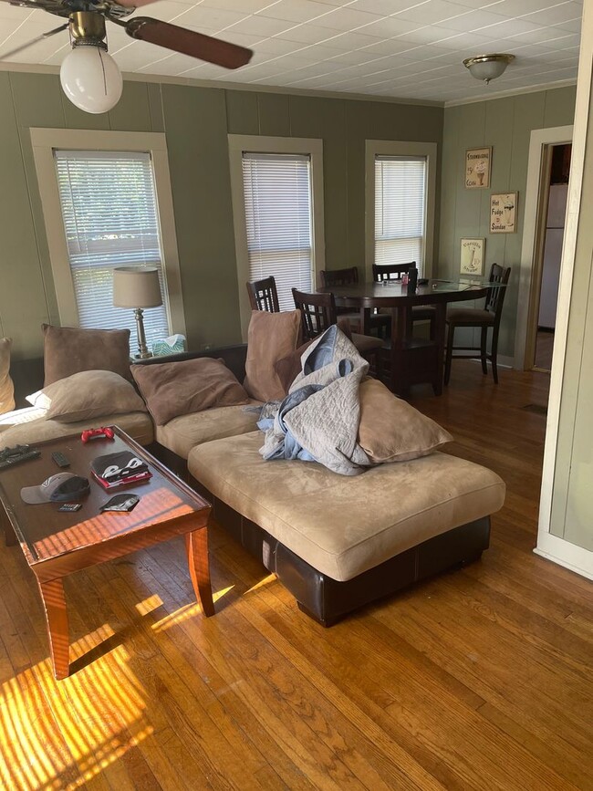 Building Photo - 3/2 House directly across from Lambright C...