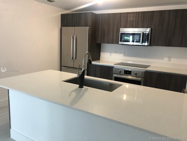 Foto del edificio - 488 NE 18th St