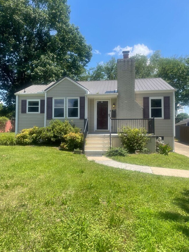 Foto del edificio - Knoxville 37920 - Very nice updated 2 bedroom home in South Knoxville for rent. - Contact Lisa Vi...