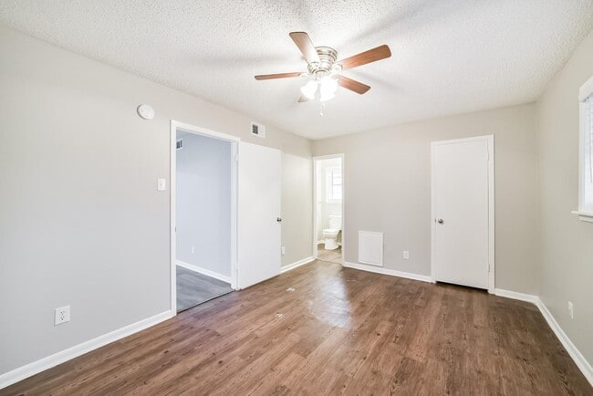 Building Photo - 1320 Barak Ln