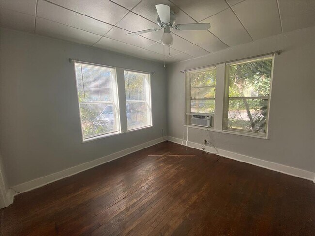 Building Photo - 5009 Avenue G