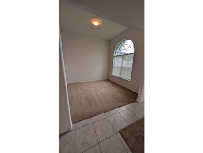 Foto del edificio - 4 Bedroom, 3 Bath Spacious House in Palm Coast, FL
