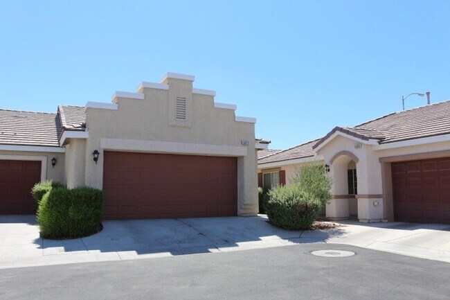 Building Photo - SHOWINGS AVAILABLE NOW
