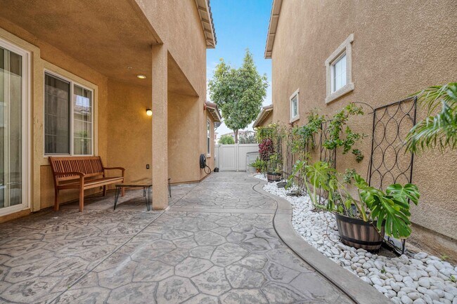 Foto del edificio - 1224 Los Olivos Street