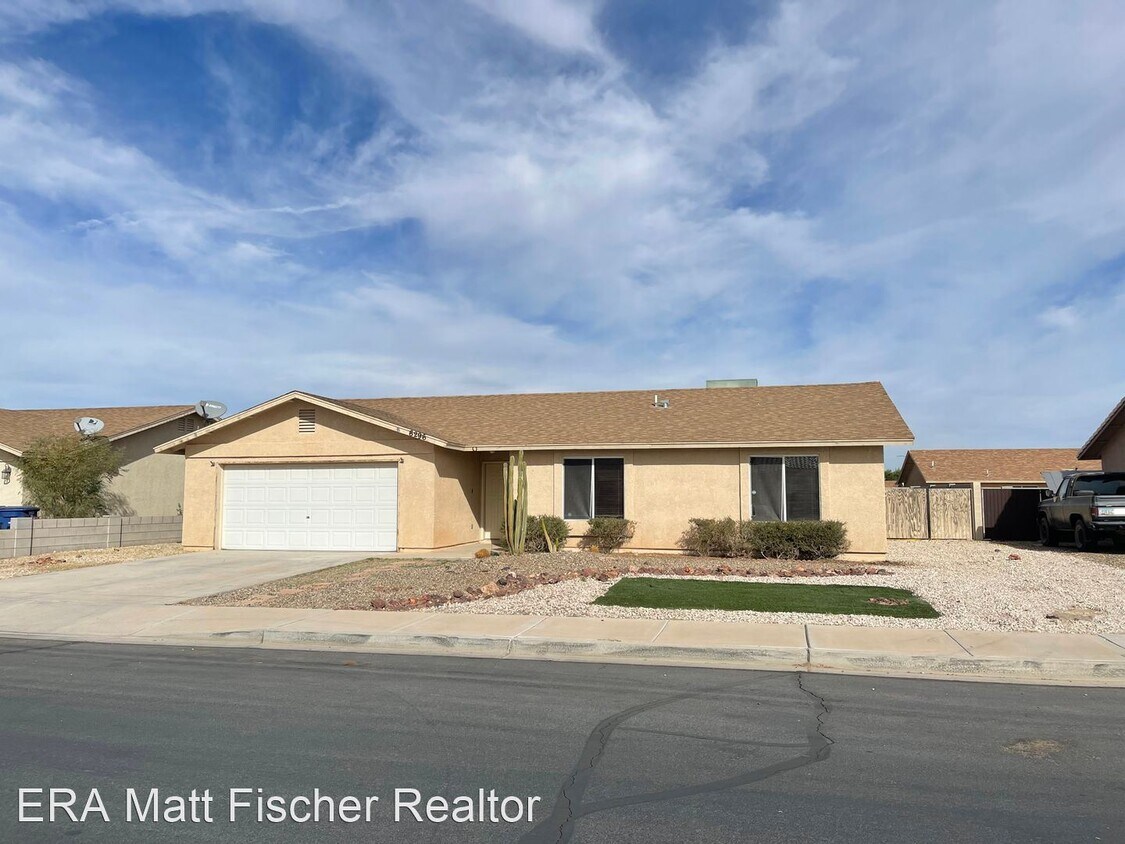3 Br 2 Bath House 6296 E 45th Lane House For Rent In Yuma Az Apartments Com