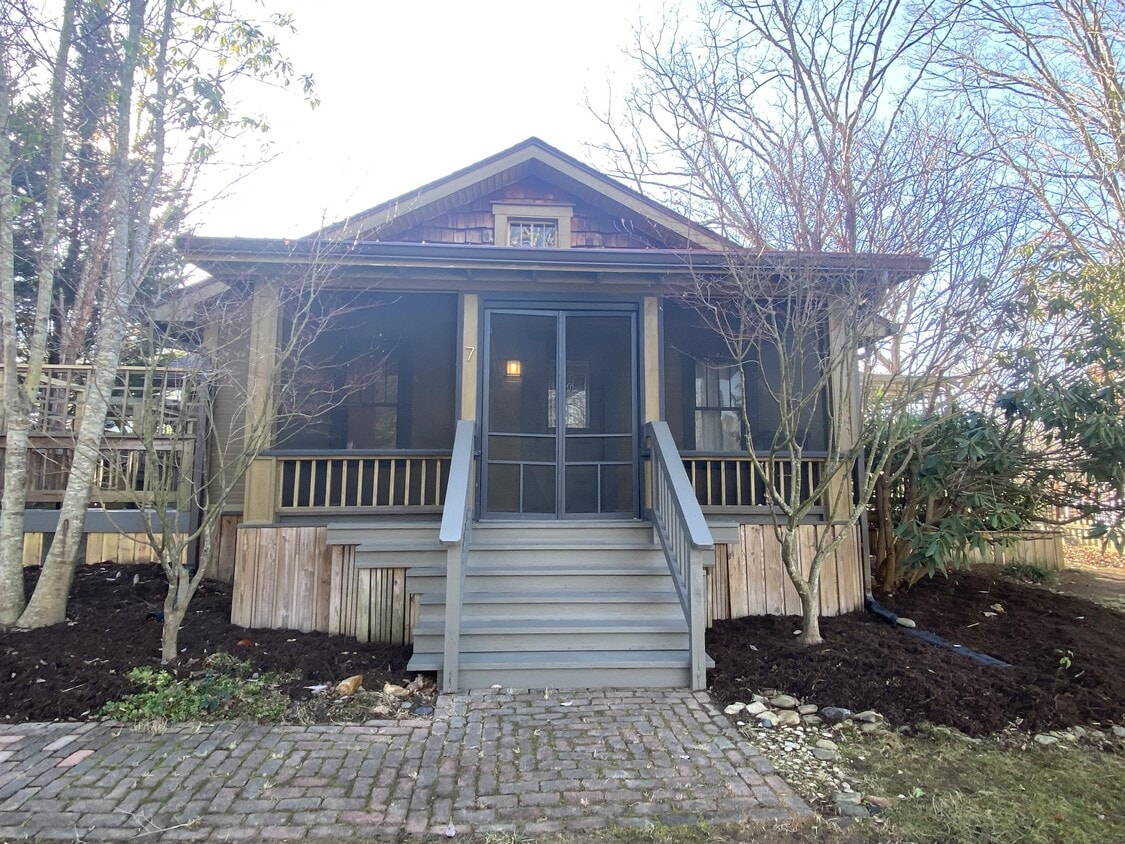 Primary Photo - 7 Oakland St
