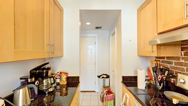 Building Photo - 86 Saint Stephen St