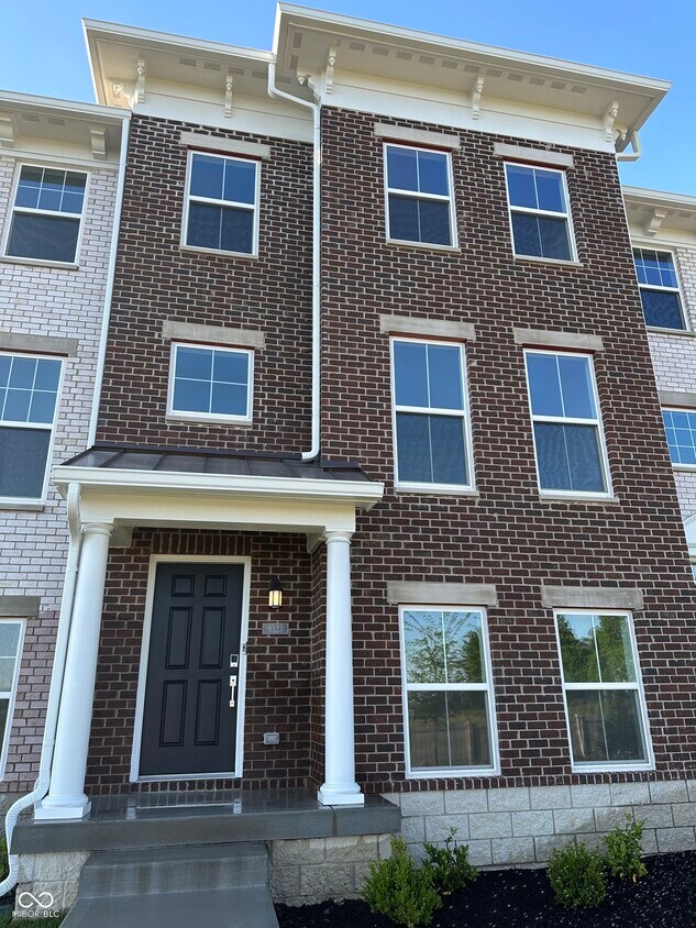Primary Photo - 9323 Clarendon Dr