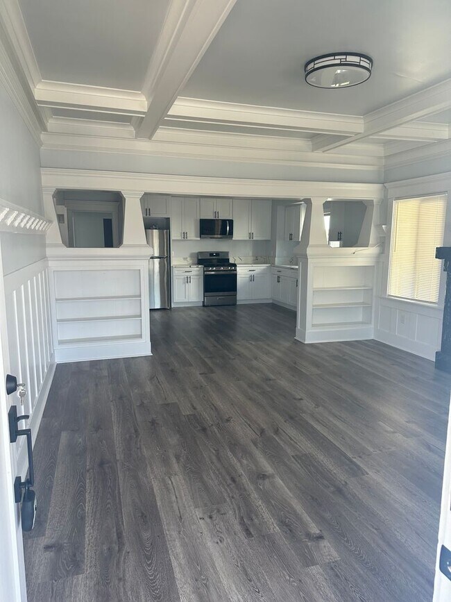 Building Photo - Beautifully Remodeled 4-Bedroom, 2-Bathroom Single-Family Home