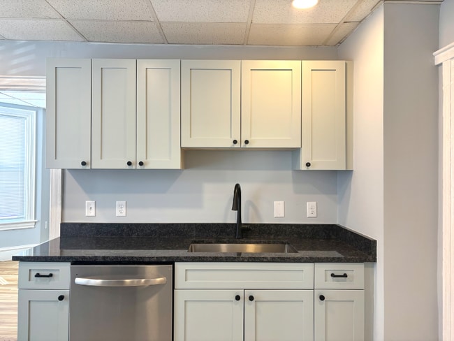 Building Photo - 132 Division St