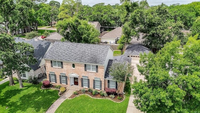 Foto del edificio - 707 Thistlewood Dr
