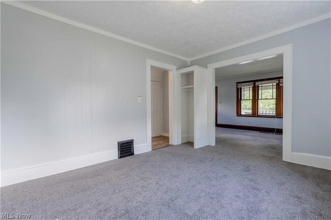 Building Photo - 897 Peckham St