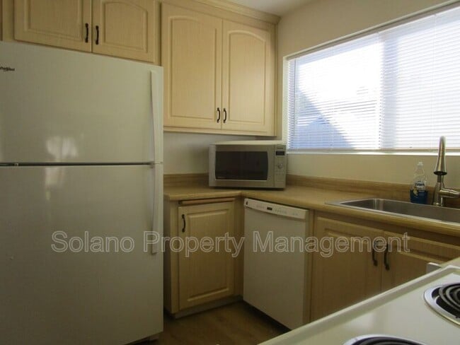 Building Photo - 110 Oxford Ct