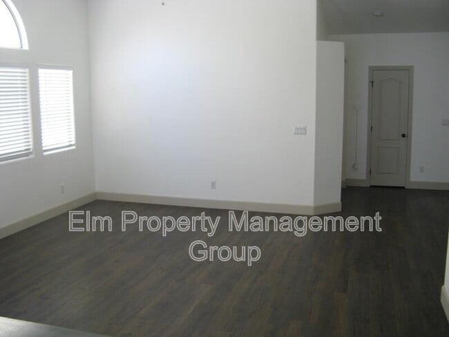 Foto del edificio - 537 W Seneca Ridge Ave
