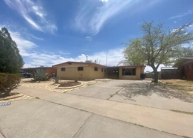Building Photo - 5204 Harlan Dr