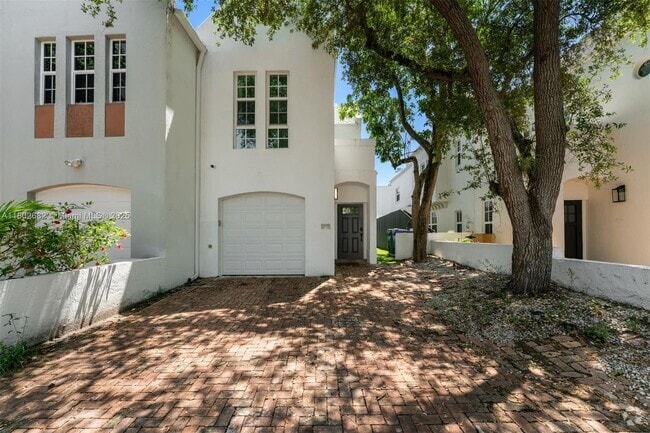 Building Photo - 3125 Paola Dr