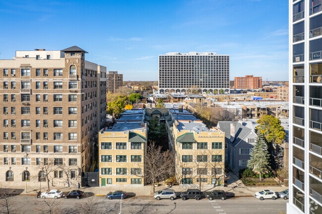 Aerial Photo - 4310-4322 N Clarendon Ave