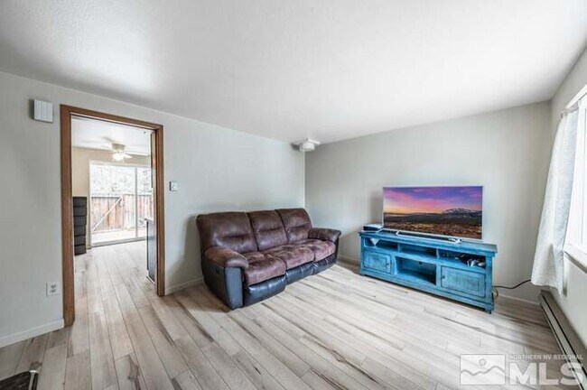 Foto del edificio - 1265 Redwood Cir
